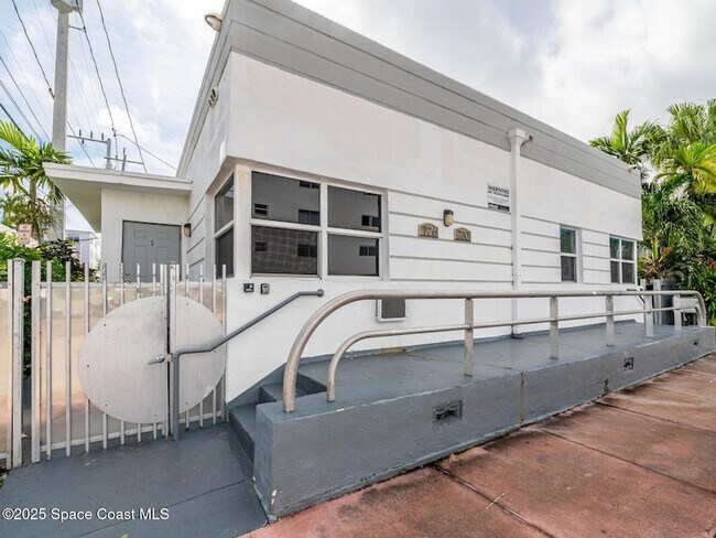 Building Photo - 726 8th St
