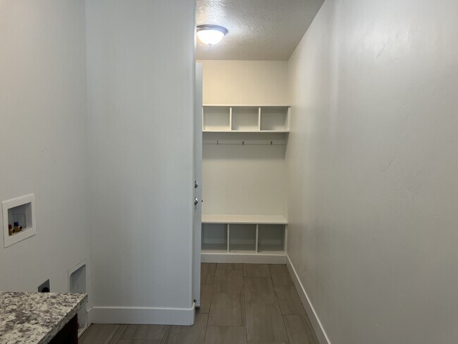 Building Photo - 304 Destiny Wy