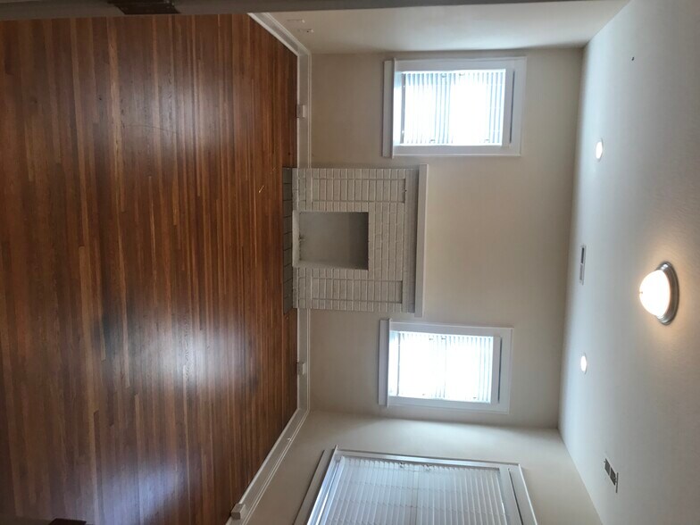 Building Photo - 403 8th Ave