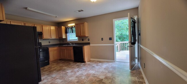 Building Photo - So CLEAN and AFFORDABLE~