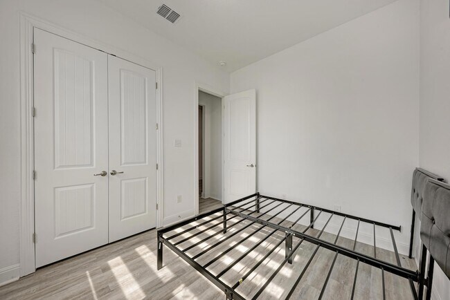 Building Photo - 101 Caponi Fish Ln