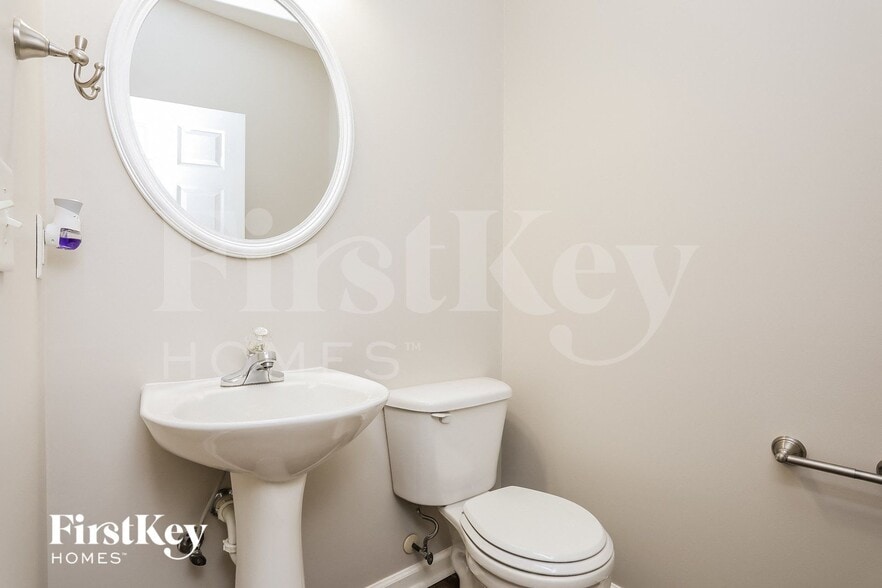 Building Photo - 1115 Fieldstone Dr