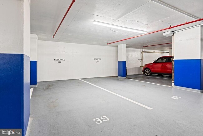 Building Photo - 1301 N Courthouse Rd