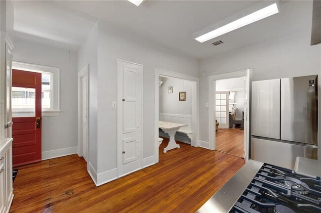 Building Photo - 1604 S Main St