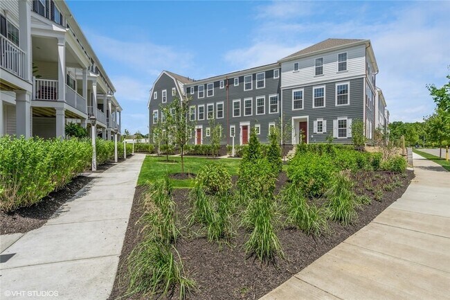 Building Photo - 701 Halcyon Ln