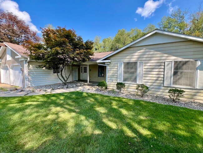 Building Photo - 276 Fairway Ct