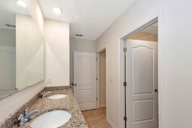 Building Photo - 8 Bella Oaks Dr