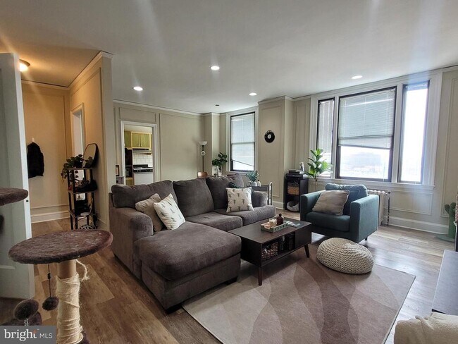 Building Photo - 2031 Locust St