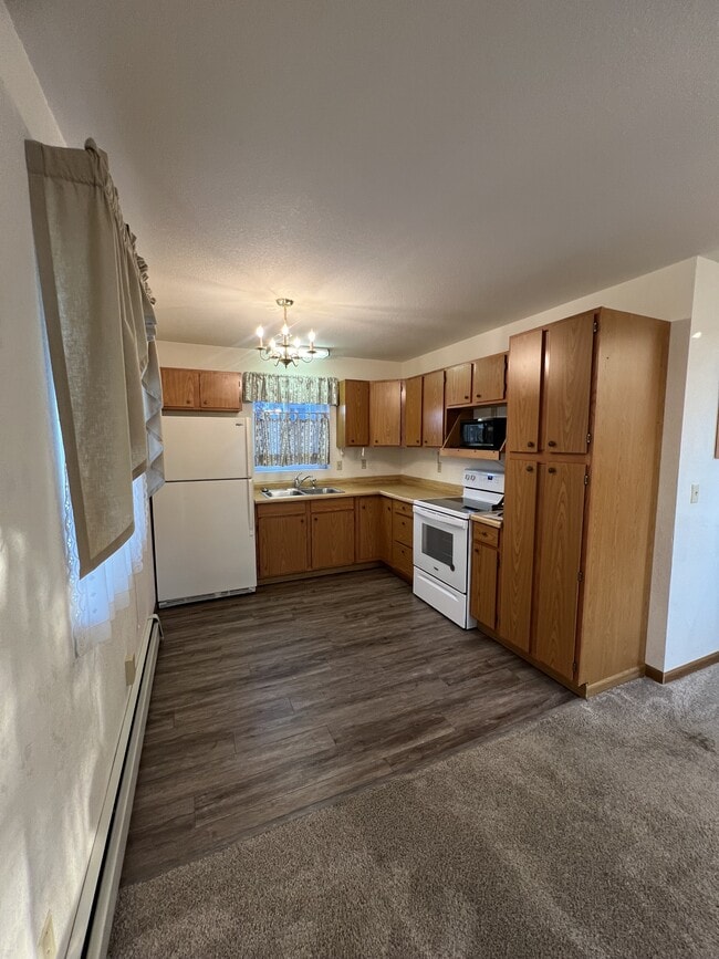 Building Photo - 201 W Geyser St