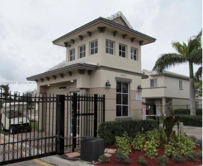 Building Photo - 2043 Nassau Dr