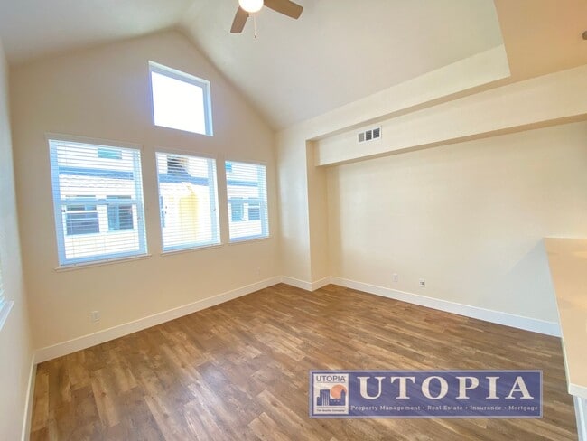 Building Photo - Beautiful and Spacious 3-bedroom, 3.5-bathroom Townhouse Located in the heart of Seabright.