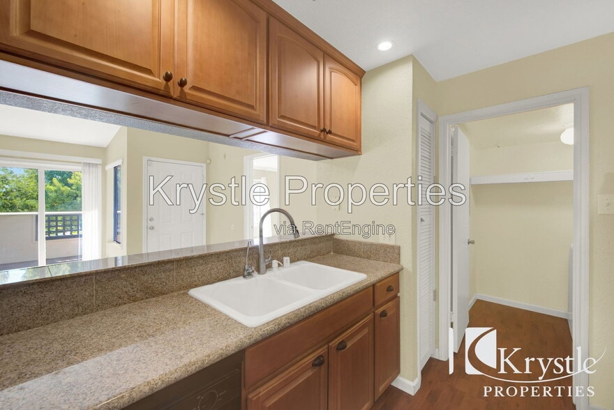 Building Photo - 1201 Glen Cove Pkwy