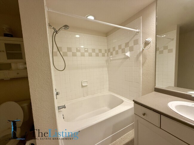 Building Photo - 402 S Armenia Ave