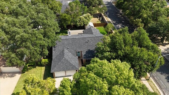 Building Photo - 1400 Lance Way