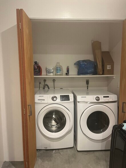 Building Photo - 116 E Yanonali St