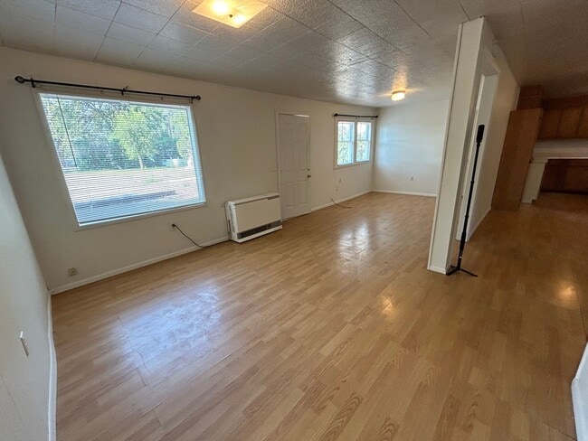 Building Photo - Large 2 Bed 1 Bath House with Fenced Yard and Washer Dryer Hookups