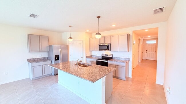 Building Photo - Charming Deltona 4/2 Ready for Move-in!