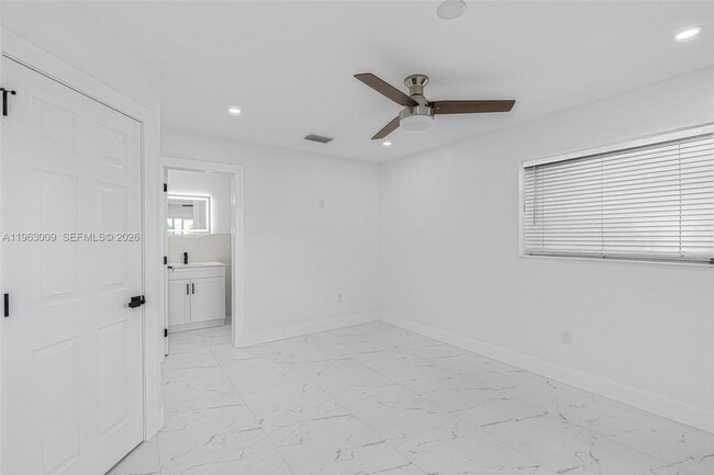 Building Photo - 2901 SW 92nd Ave