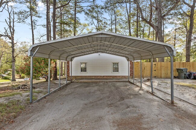 Building Photo - 2125 Forest Hills Dr