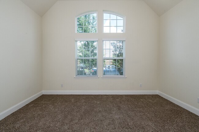 Building Photo - 21119 Bradford Grove Dr