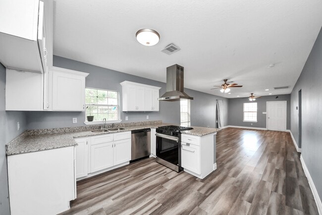 Building Photo - 221 3rd St N