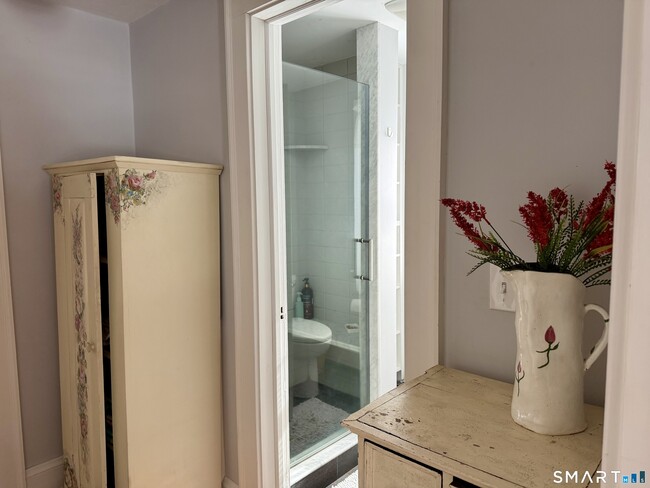 Building Photo - 43 Neck Rd