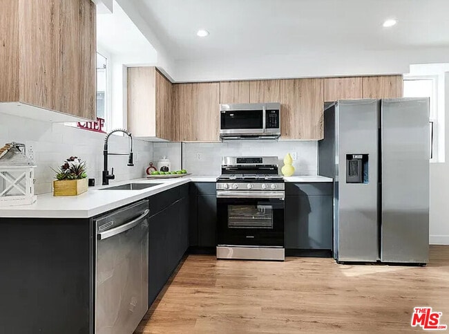 Building Photo - 334 Alexandria Ave