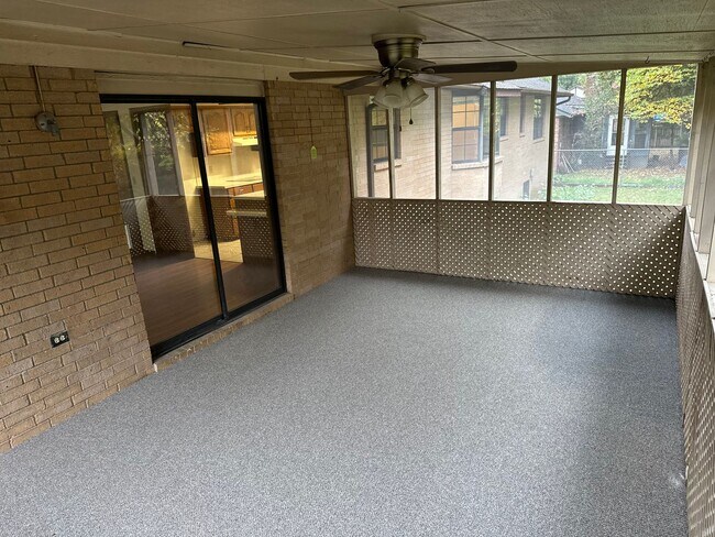 Building Photo - Available 7/1!  Spacious 3 Bedroom, 2 Full Bathroom Rogers Home in Quiet Neighborhood