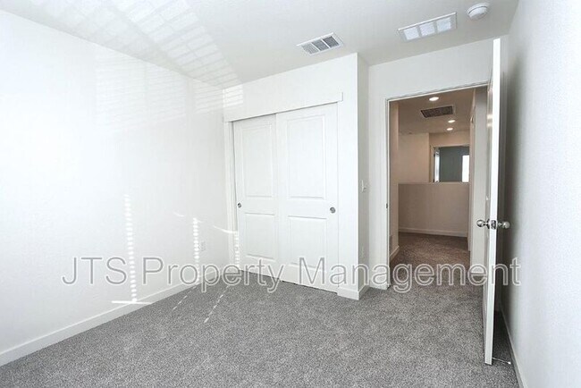 Building Photo - 2097 Shady Tree Cir