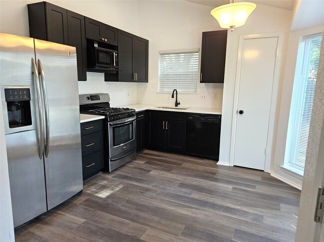 Building Photo - 2513 Knoxville Dr