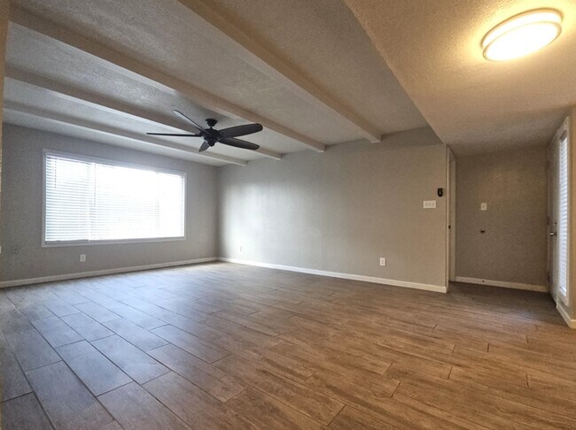 Building Photo - 3301 S Terrace Rd