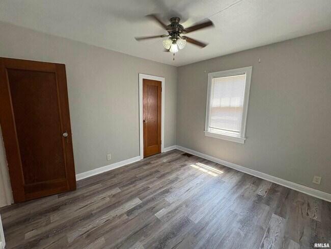 Building Photo - 2317 W Kellogg Ave