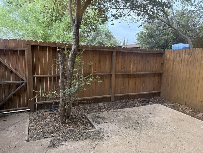 Building Photo - 3000 W Illinois Ave