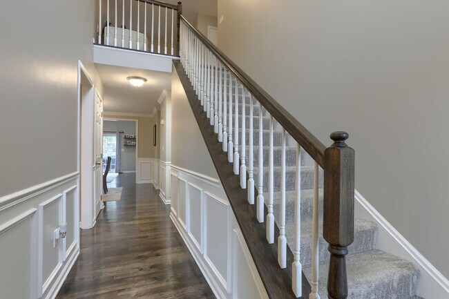 Building Photo - Modern and Convenient Hershey/Harrisburg Suburb Townhouse