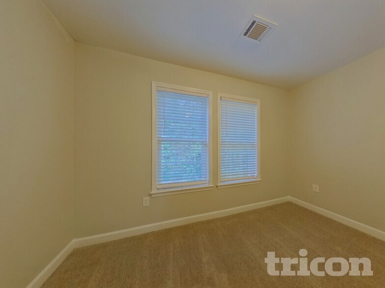 Building Photo - 2417 Battle Dr