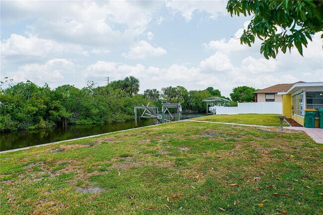 Building Photo - 644 Bonita Ct