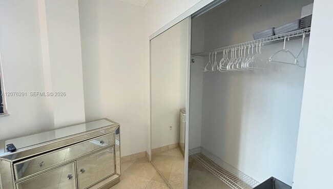 Building Photo - 540 Brickell Key Dr