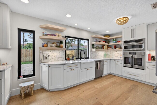 Building Photo - 12897 La Rochelle Cir