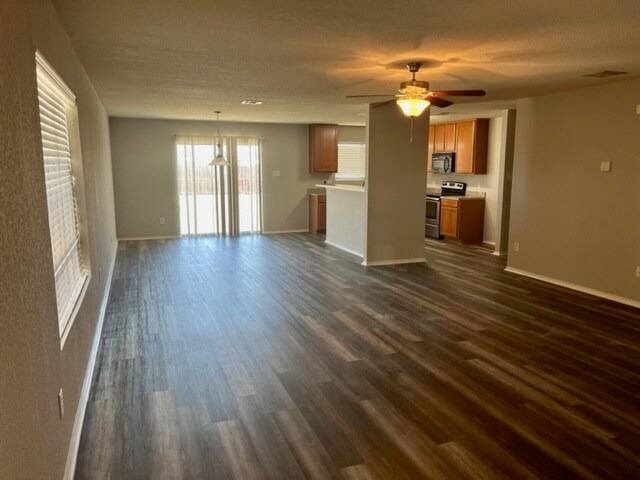 Building Photo - 102 Branding Iron Dr