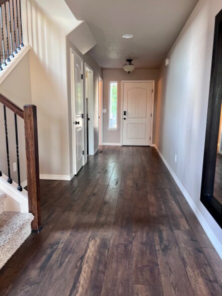 Building Photo - 4491 Corvina St