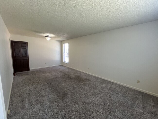 Building Photo - COMING SOON! 3/2 One Level Home w/ Spaciou...