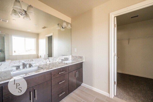 Building Photo - Brand New Clovis Home, 4BR/3BA, With Solar...