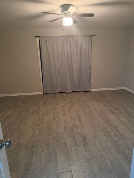 Building Photo - 40468 W Hernandez Ave