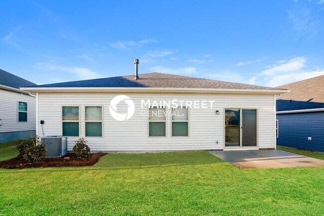 Building Photo - 3 Bedroom Pet-Friendly Home in Charlotte, NC with Main Street Renewal