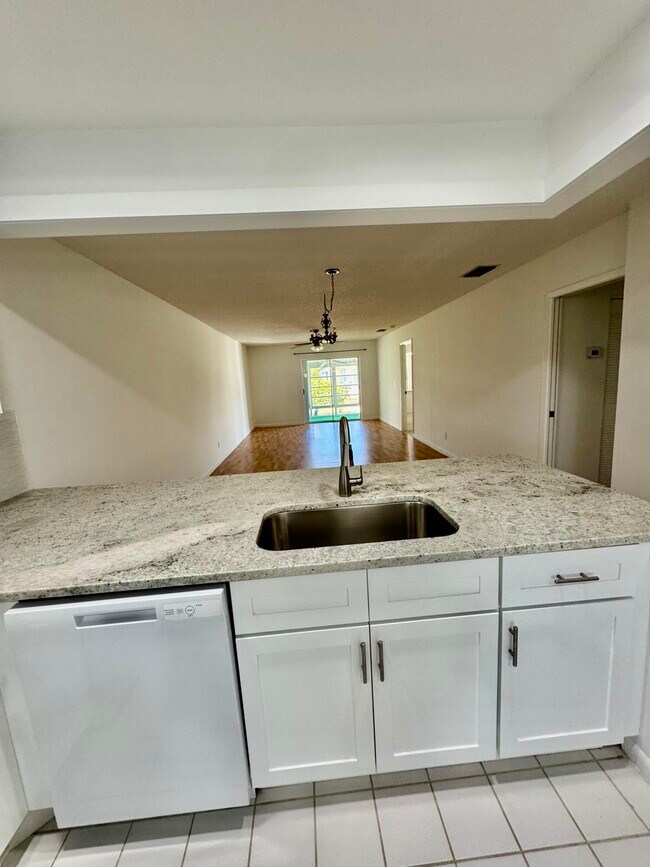 Building Photo - 524 Ponderosa Dr