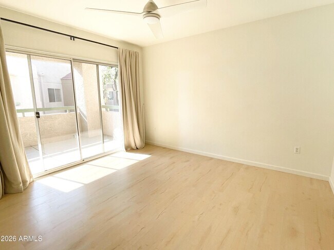 Building Photo - 1295 N Ash St