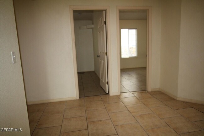 Building Photo - 456 Passmore Rd