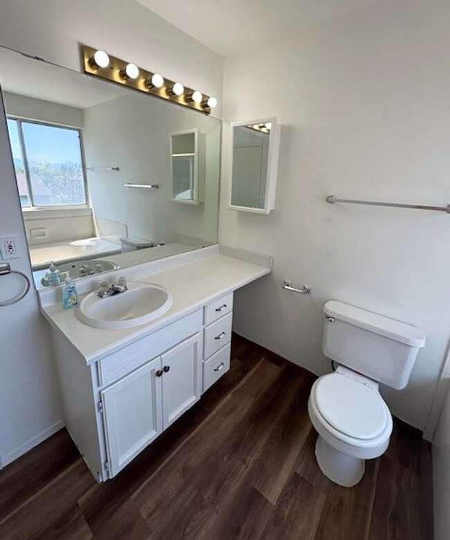Building Photo - 3 Bedroom / 2 Bath Home in Kearns!