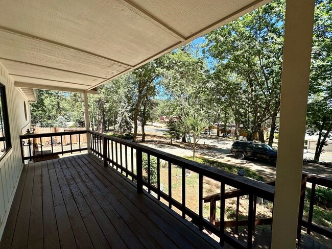 Building Photo - 3 Bedroom 2 Bathroom House in Desirable Al...