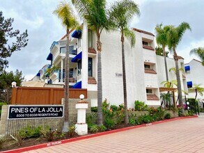 Building Photo - FOR RENT 2BR/2BA 900 SF Charming Renovated Condo In UTC